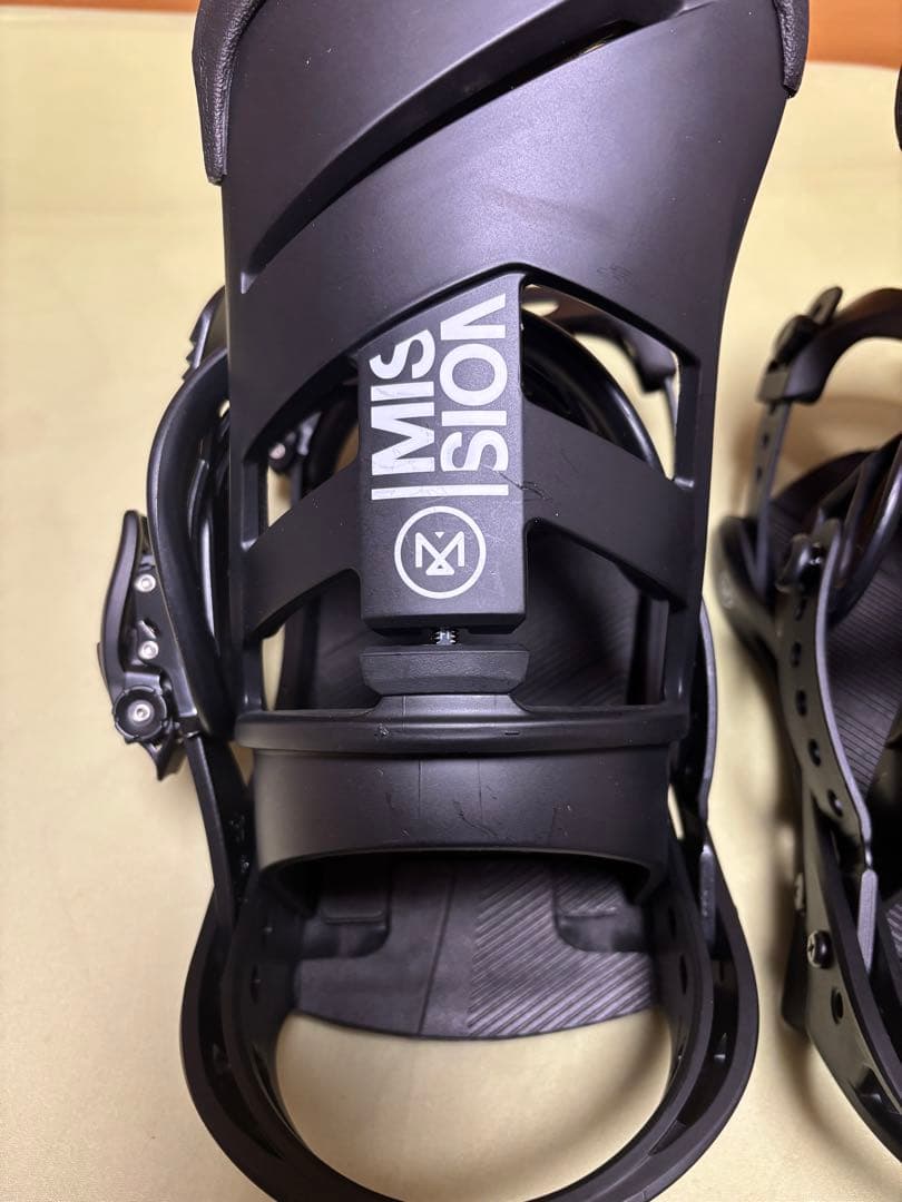 美品 BURTON バートン MISSION ミッション 24-25 Mサイズ