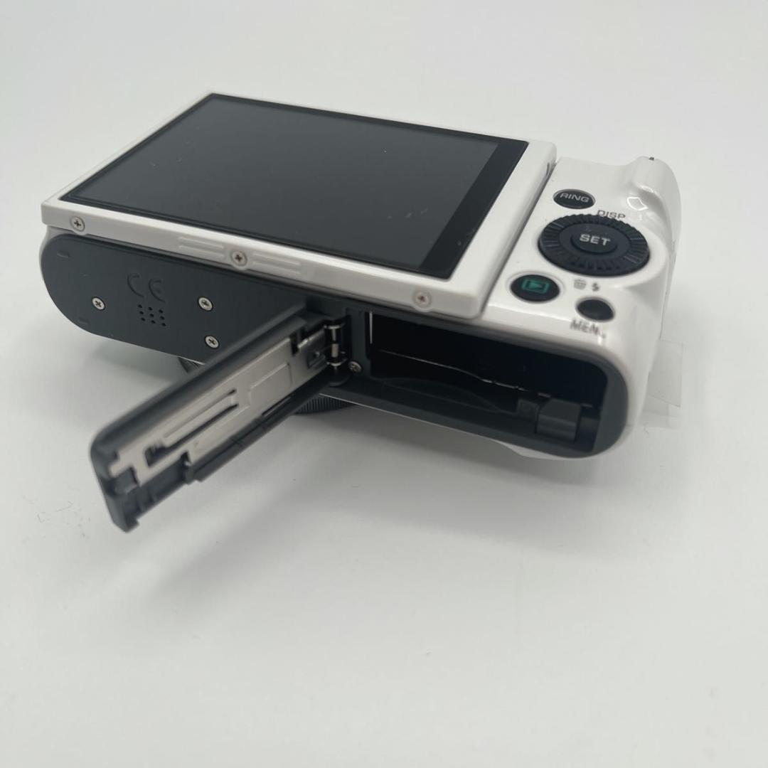 CASIO EX-ZR1100 ホワイト　コンデジ　カメラ カシオ EXILIM