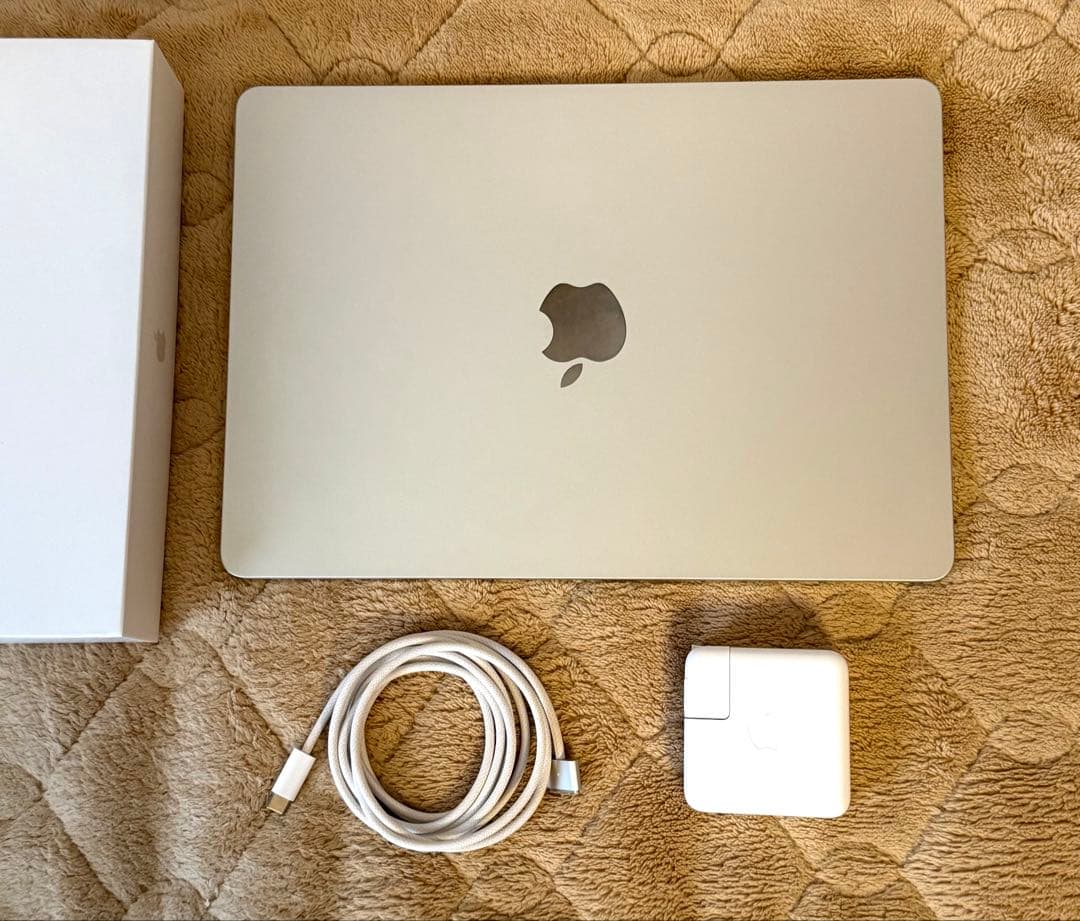 MacBook Air M2 13.6インチ16GB