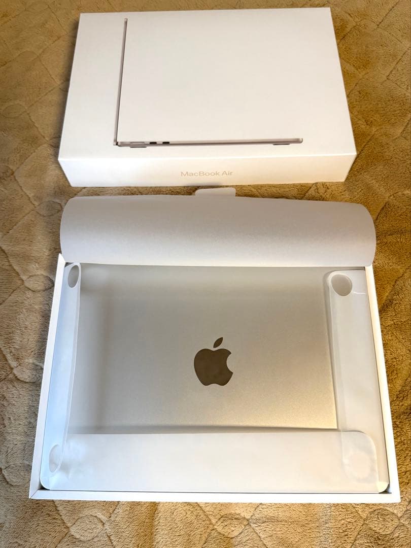 MacBook Air M2 13.6インチ16GB