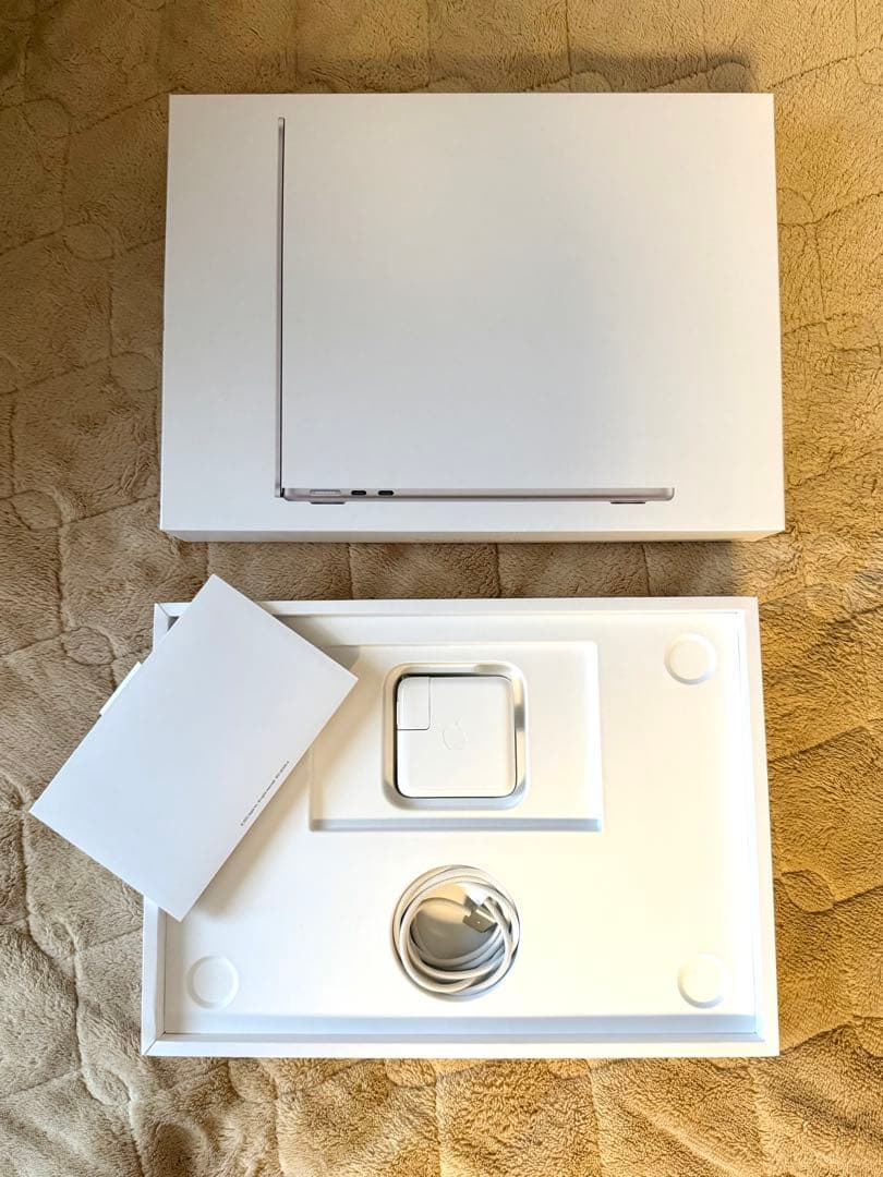 MacBook Air M2 13.6インチ16GB