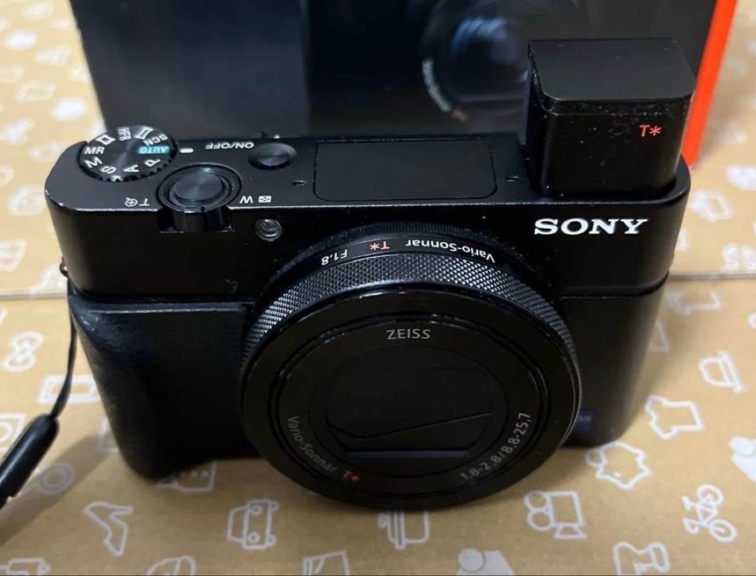ソニー　サイバーショット　Sony DSC-RX100M4