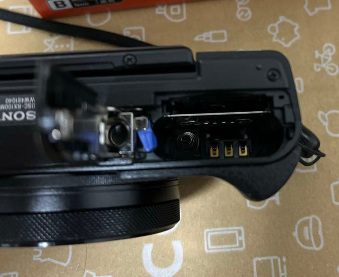 ソニー　サイバーショット　Sony DSC-RX100M4