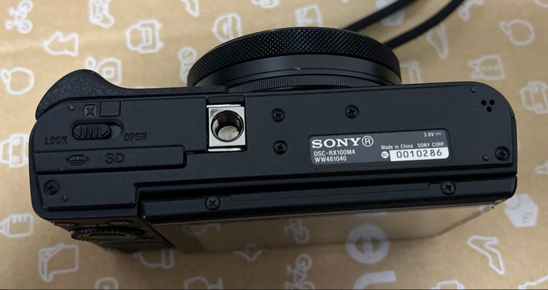 ソニー　サイバーショット　Sony DSC-RX100M4