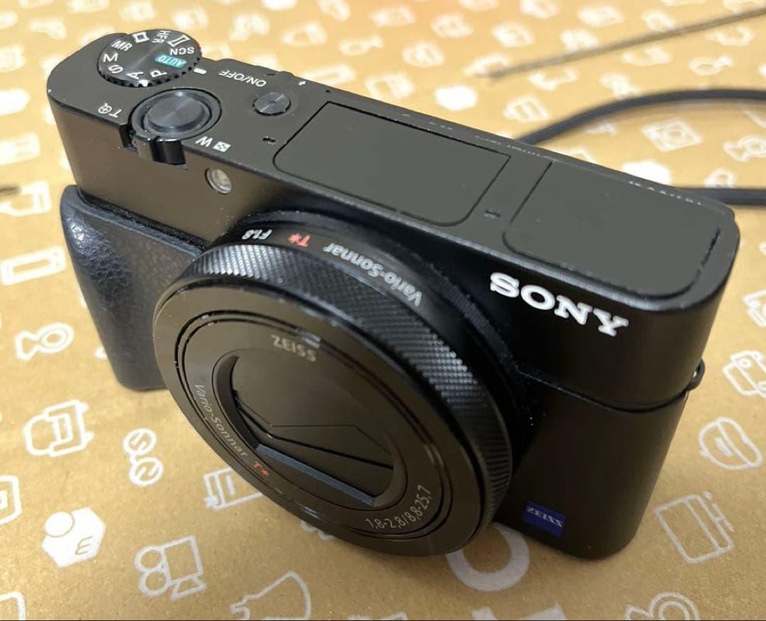 ソニー　サイバーショット　Sony DSC-RX100M4