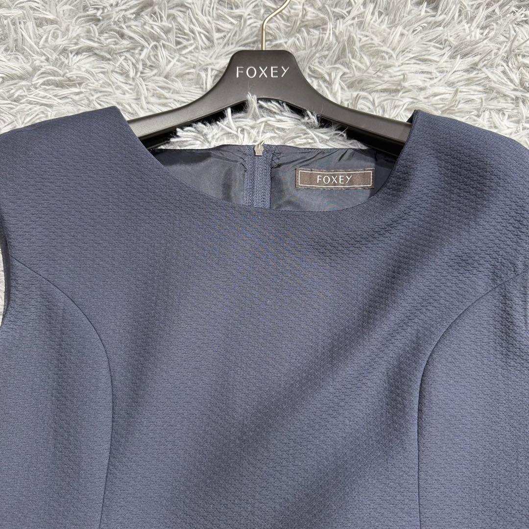 美品✨フォクシー 定価10万 人気 ジャスミンホワイト ロゴ刺繍 ミッドナイト