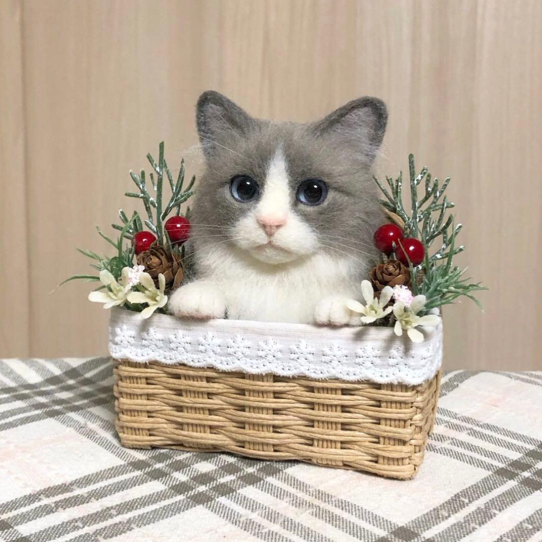 羊毛フェルト猫 バスケット風壁掛け ラグドール