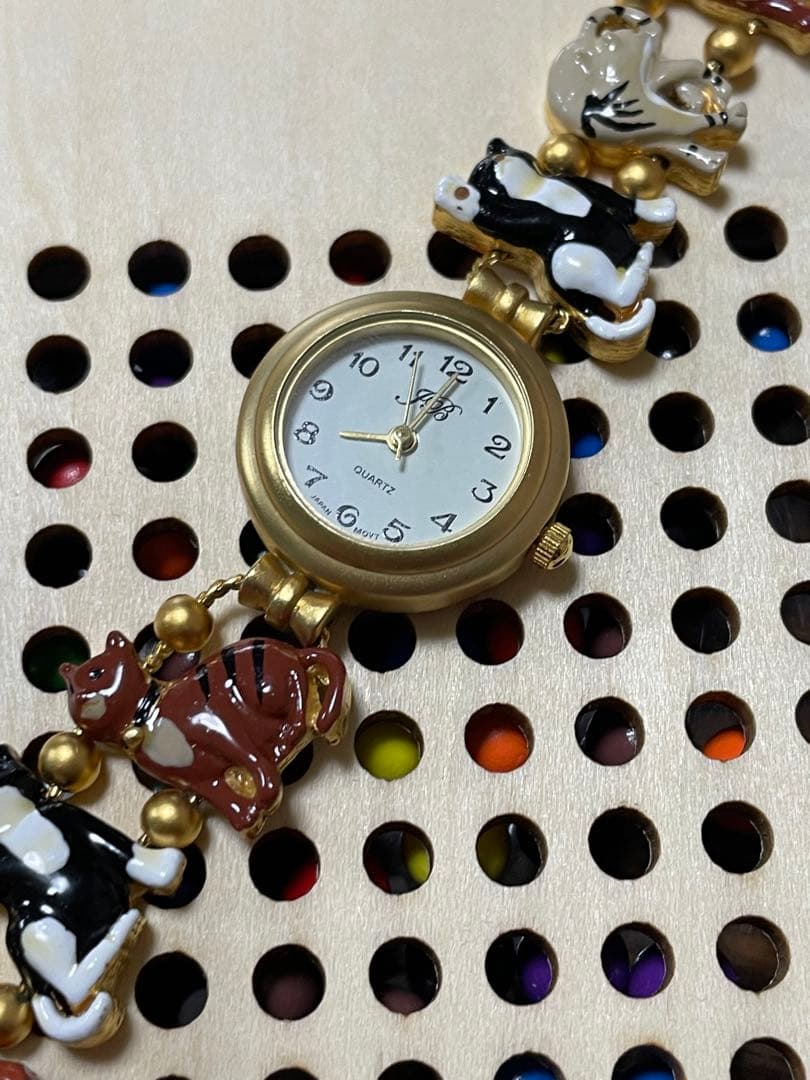 Jenny b Quartz 重さ51g 猫　動物モチーフ ブレスレット　腕時計