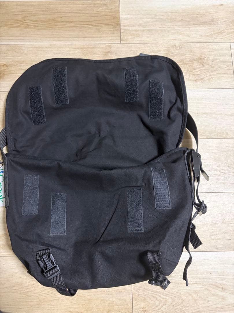 Creek ブラック メッセンジャーバッグ