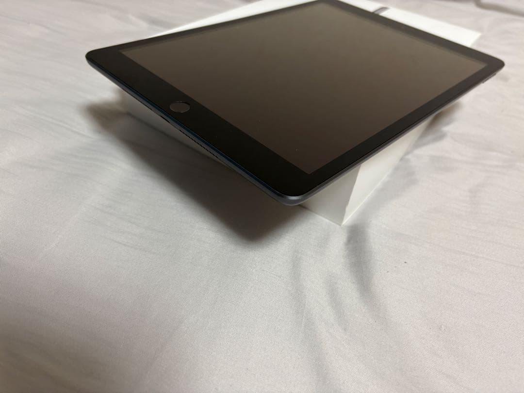 a*y様 Apple ipad 第8世代 32GB バテッリー容量89%