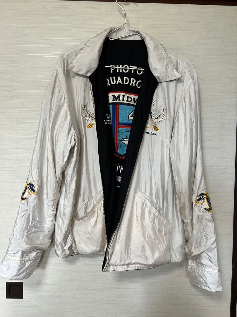 内田　AVIREXリバーシブル 黒白 刺繍 パッチ付き