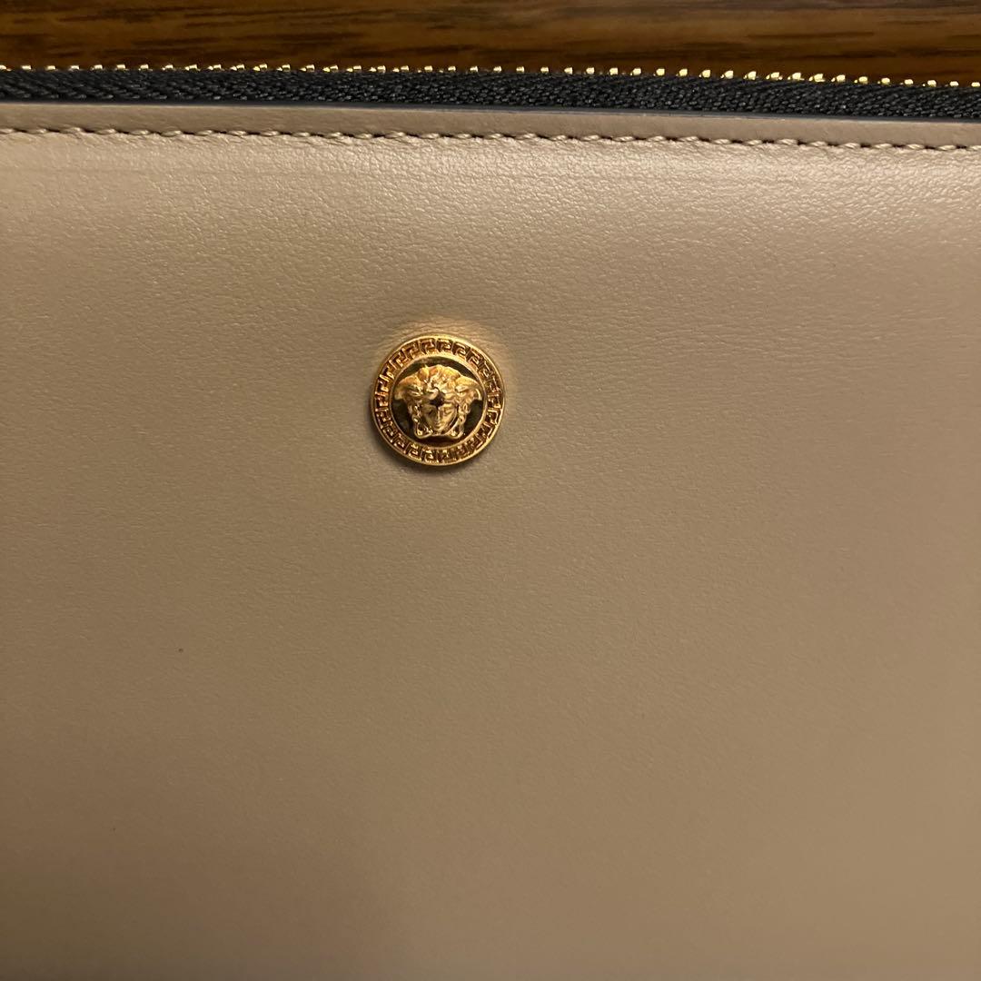 新品　ヴェルサーチ　ラウンドファスナー　長財布　メドューサ　ベージュ