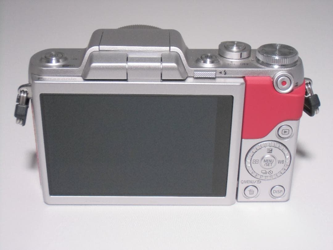 パナソニック LUMIX G DMC-GF7W ダブルズームレンズ　B049