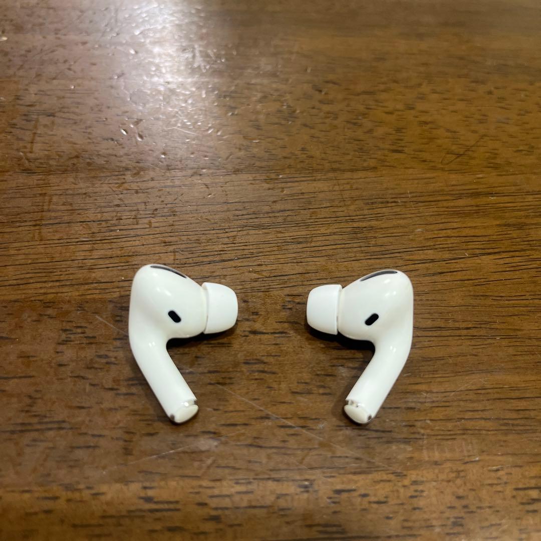 【値下げ】AirPods Pro 本体 ホワイト 充電ケース付き　右耳のみ利用可