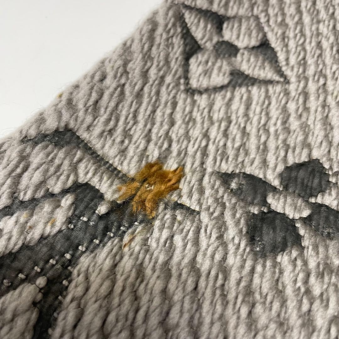 ブ*ん様 LOUIS VUITTON エシャブルロゴマニア　グレー マフラー