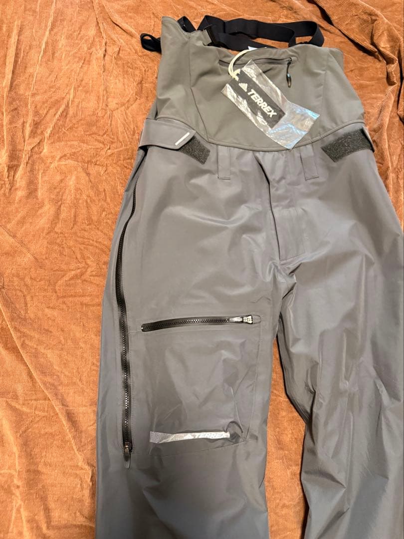 値下げ！adidas GORE-TEX ビブパンツ　スキーorスノーボードウェア