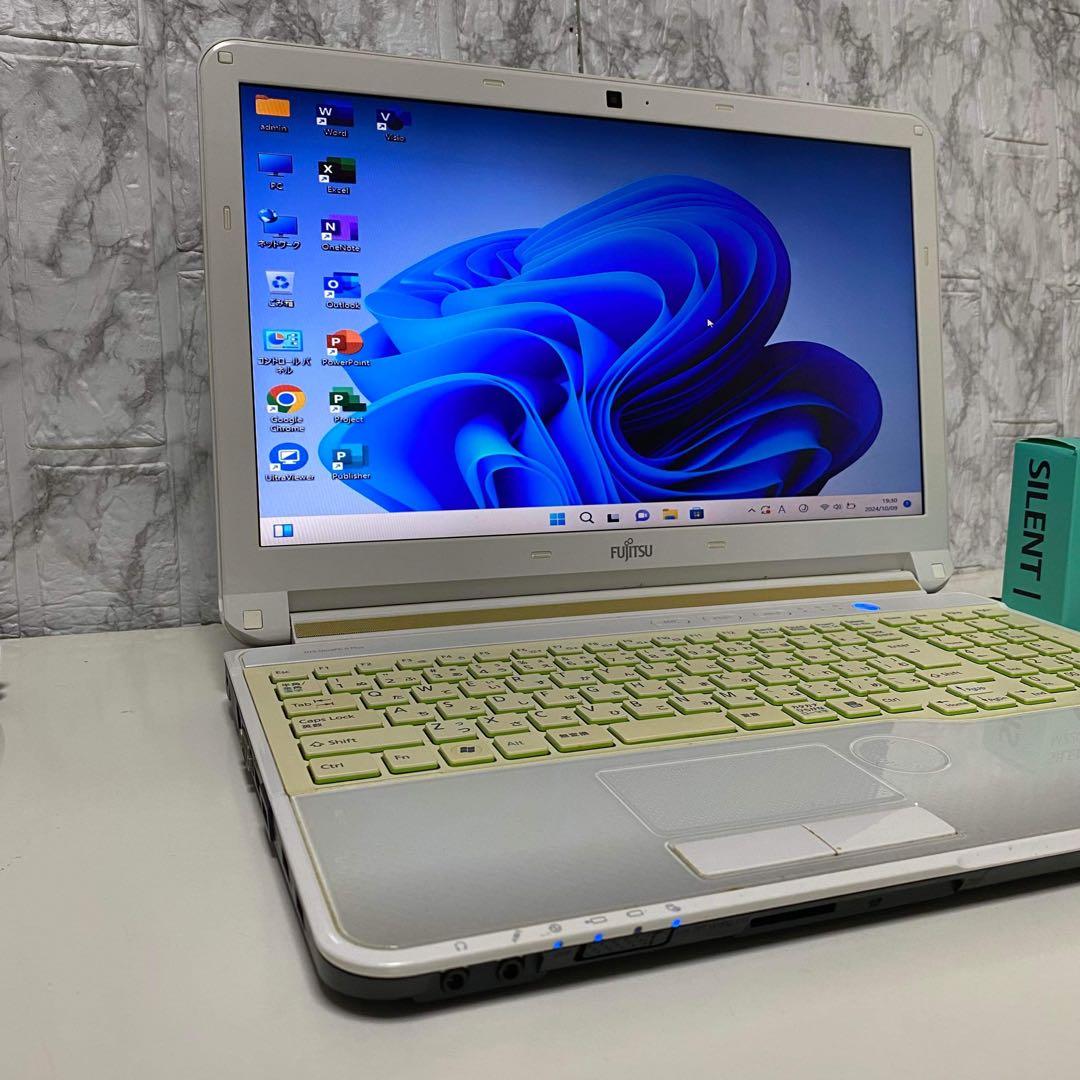 FUJITSUノートパソコンCorei5 BRUーRE Windows11Pro