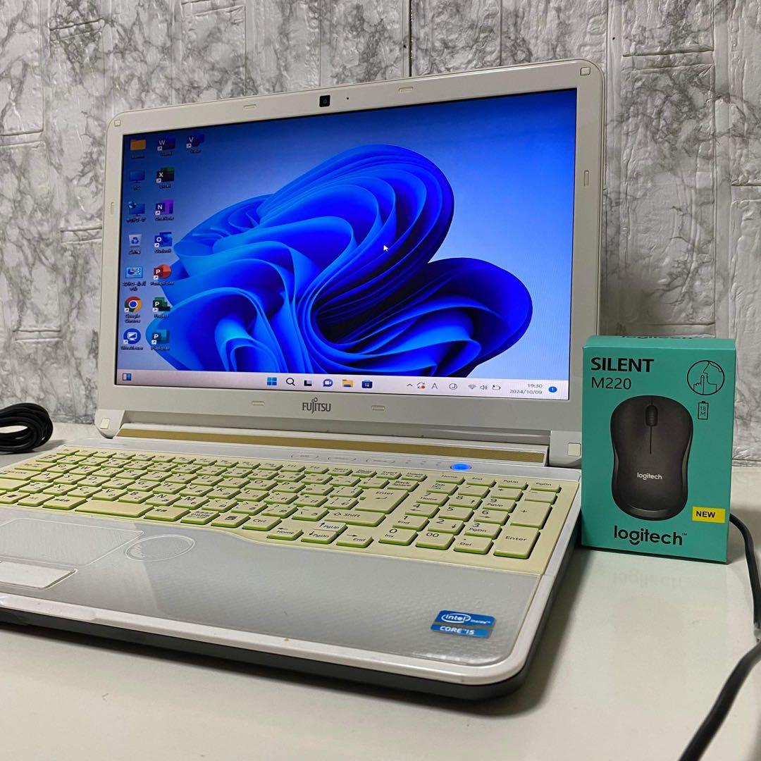 FUJITSUノートパソコンCorei5 BRUーRE Windows11Pro