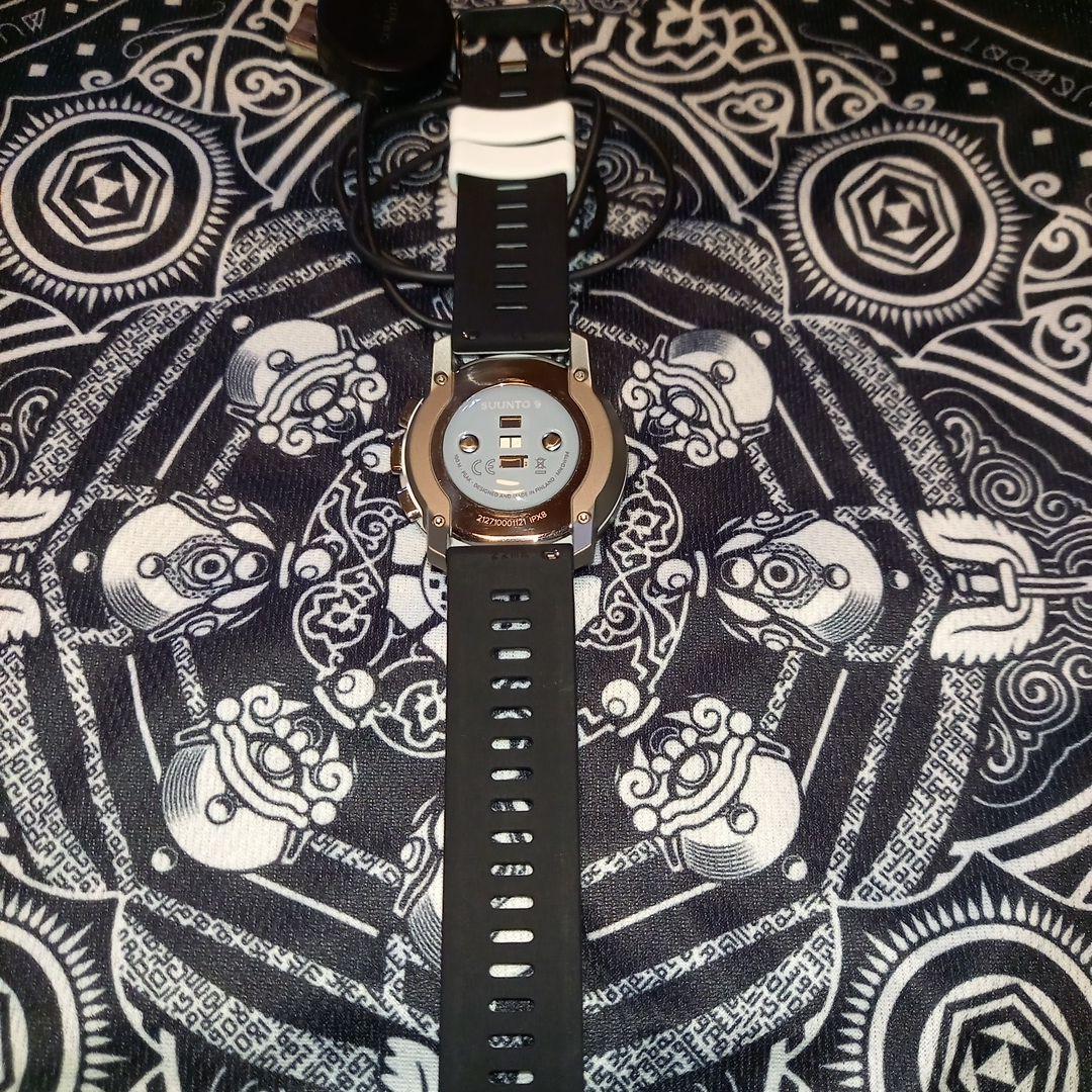 SUUNTO 9 Peak スマートウォッチ 充電ケーブル付き