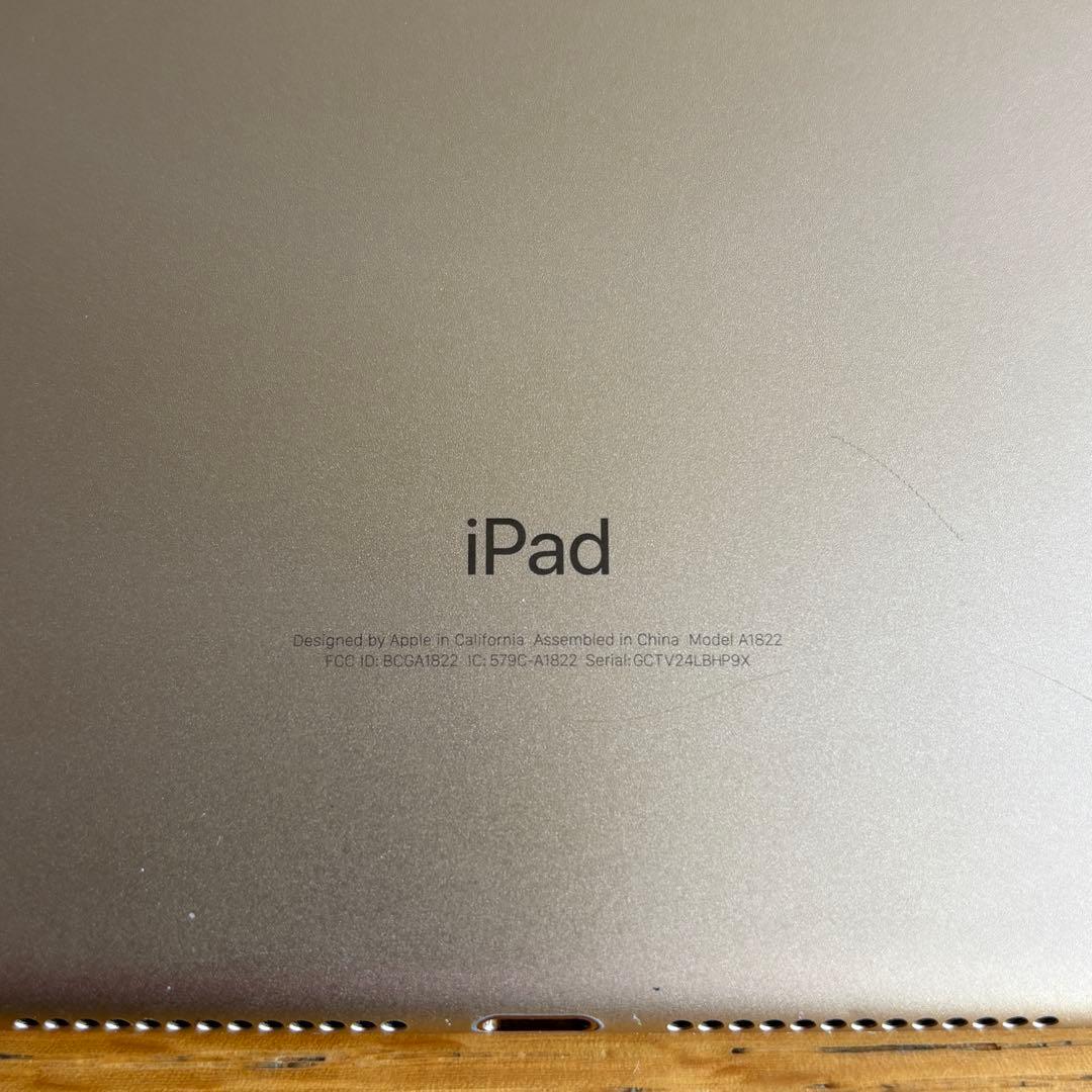 iPad 第5世代 Wi-Fiモデル 32GB 白