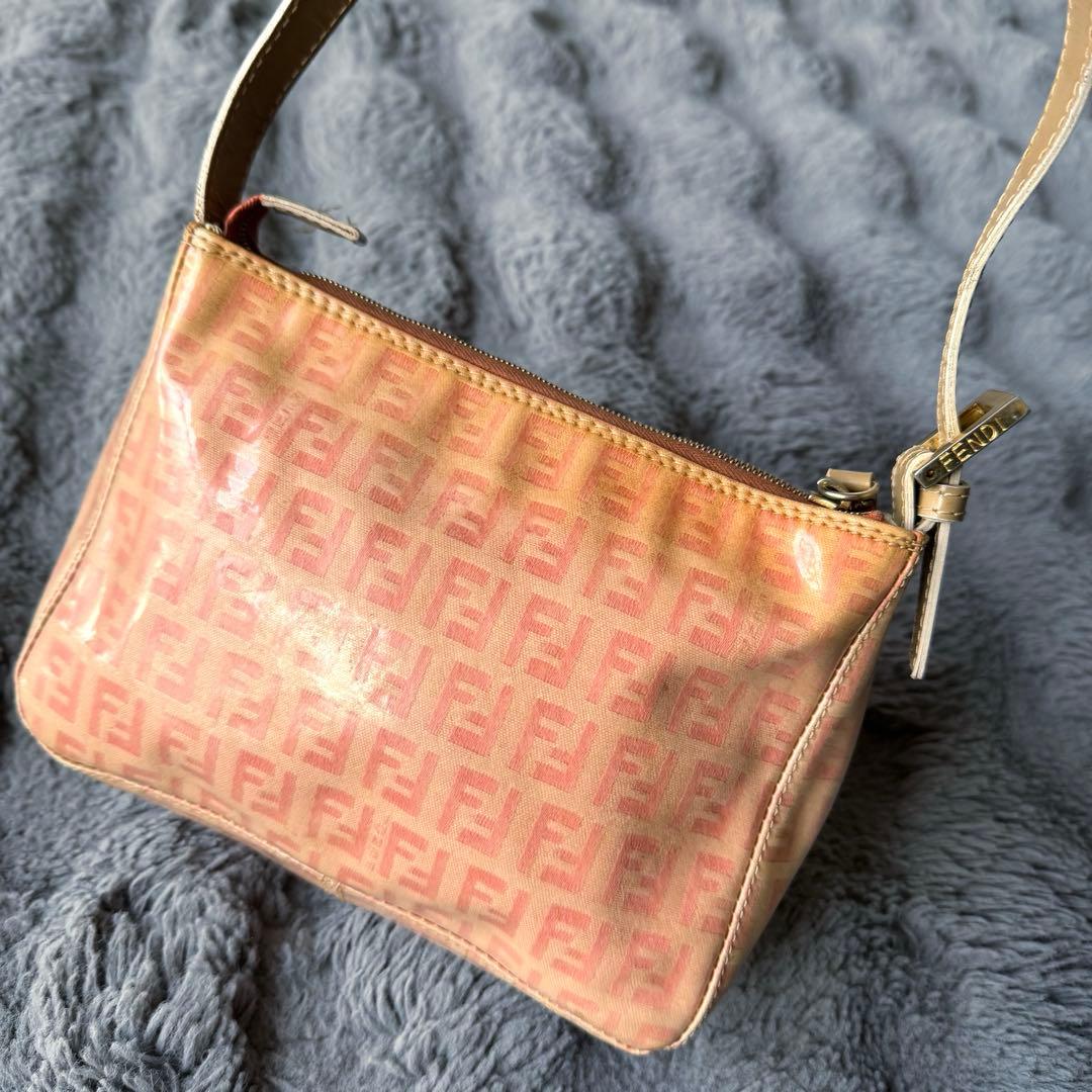 FENDI ハンドバッグ ズッカ柄 ピンク エナメル トップハンドル ズッキーノ