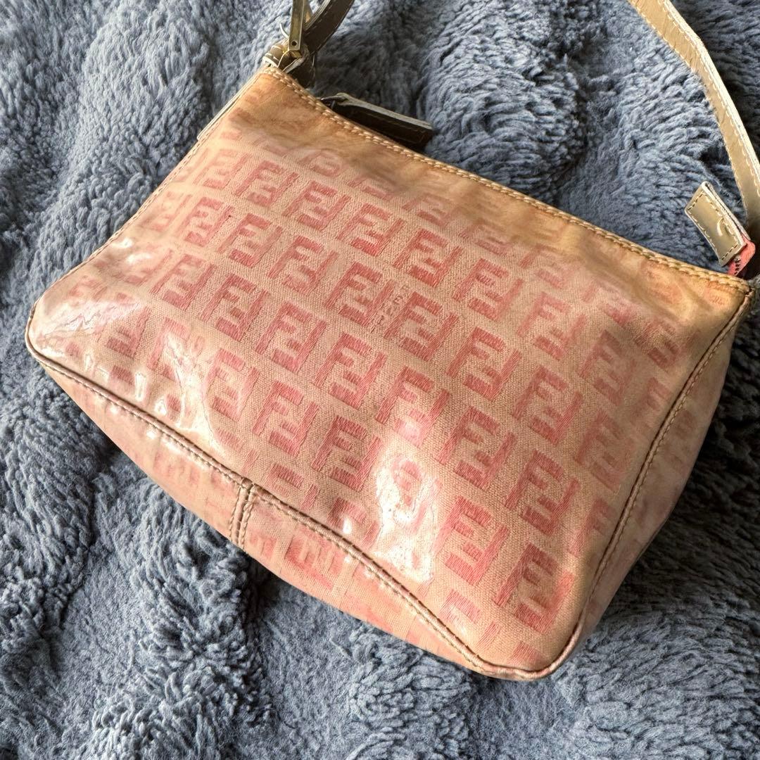 FENDI ハンドバッグ ズッカ柄 ピンク エナメル トップハンドル ズッキーノ