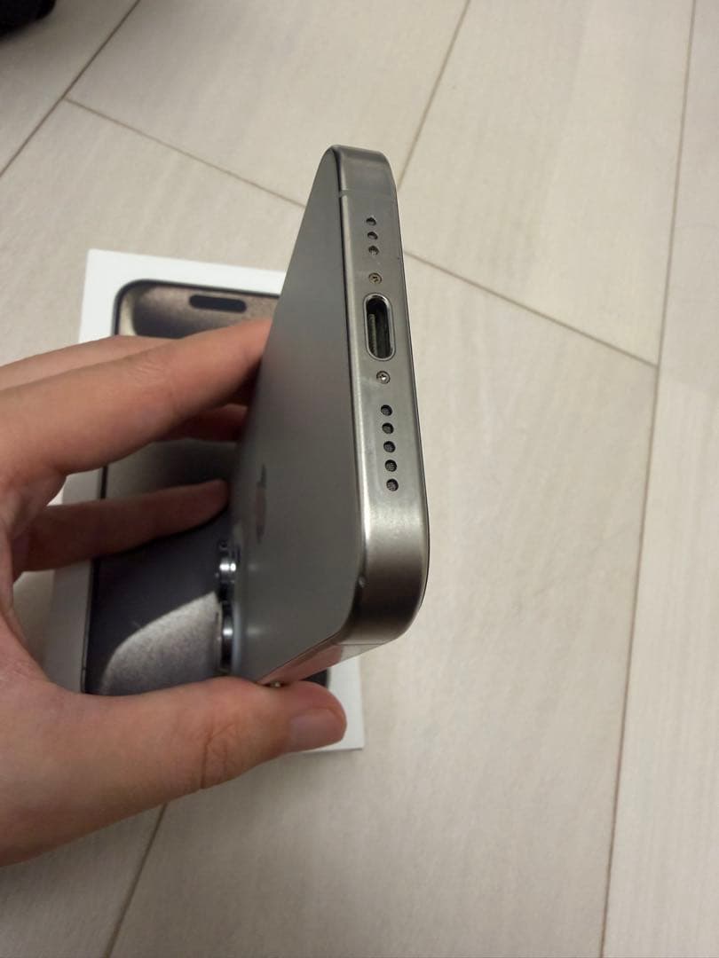【美品】iPhone 15 Pro SIMフリー ナチュラルチタニウム 本体