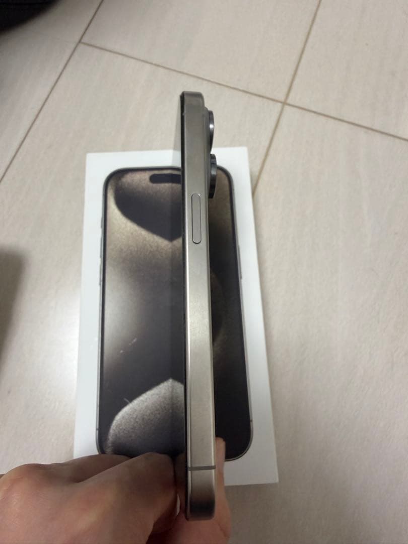 【美品】iPhone 15 Pro SIMフリー ナチュラルチタニウム 本体