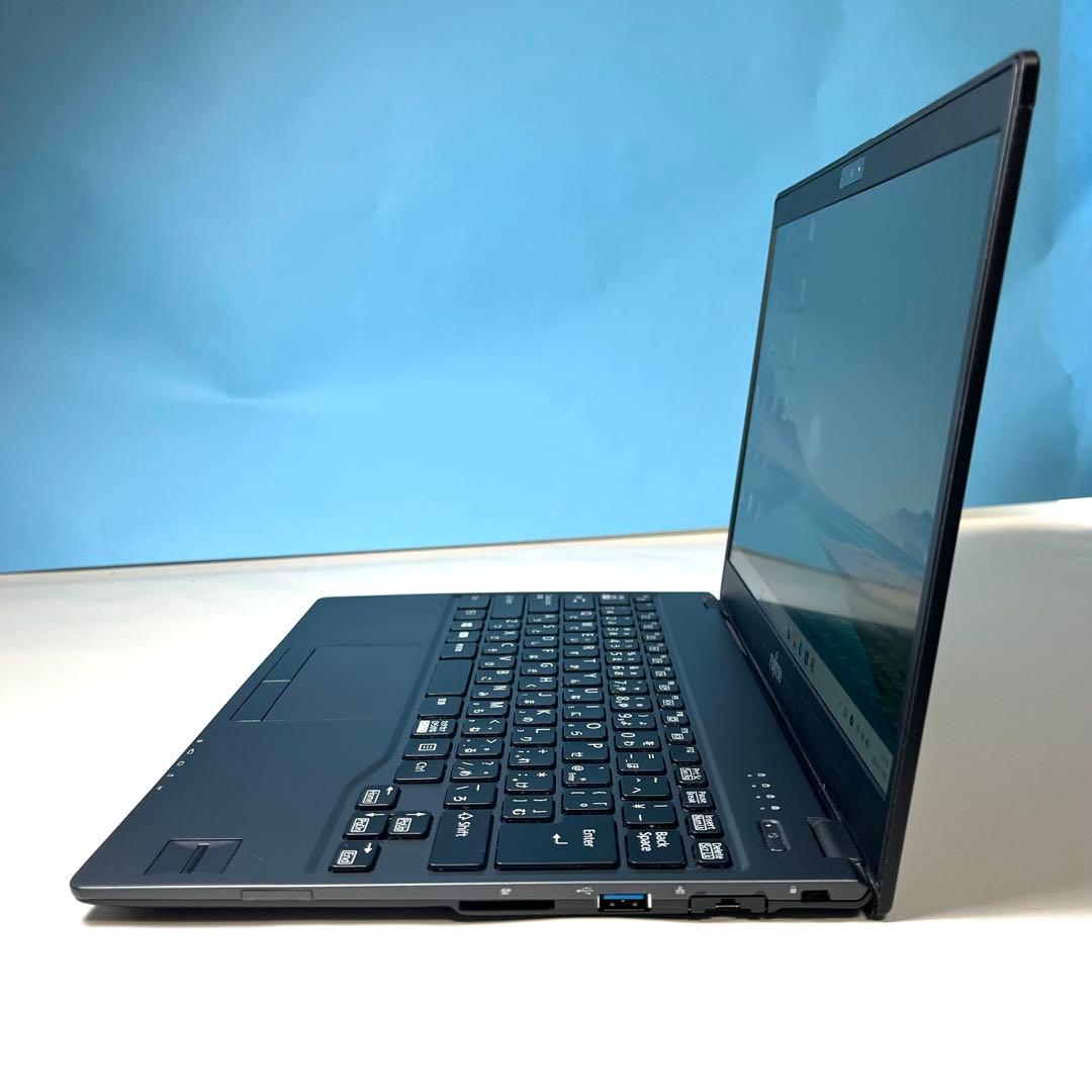 ☆超軽量薄型持ち運び楽々☆快速SSD搭載！届いてすぐ使える富士通ノートパソコン！