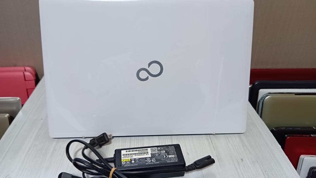 Fujitsu Lifebook WA2/D1 7世代i3 美品　SSD500G