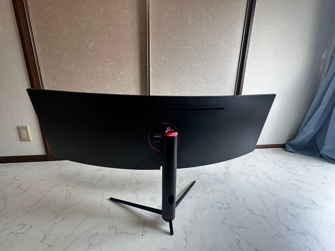 湾曲モニター 大画面 黒