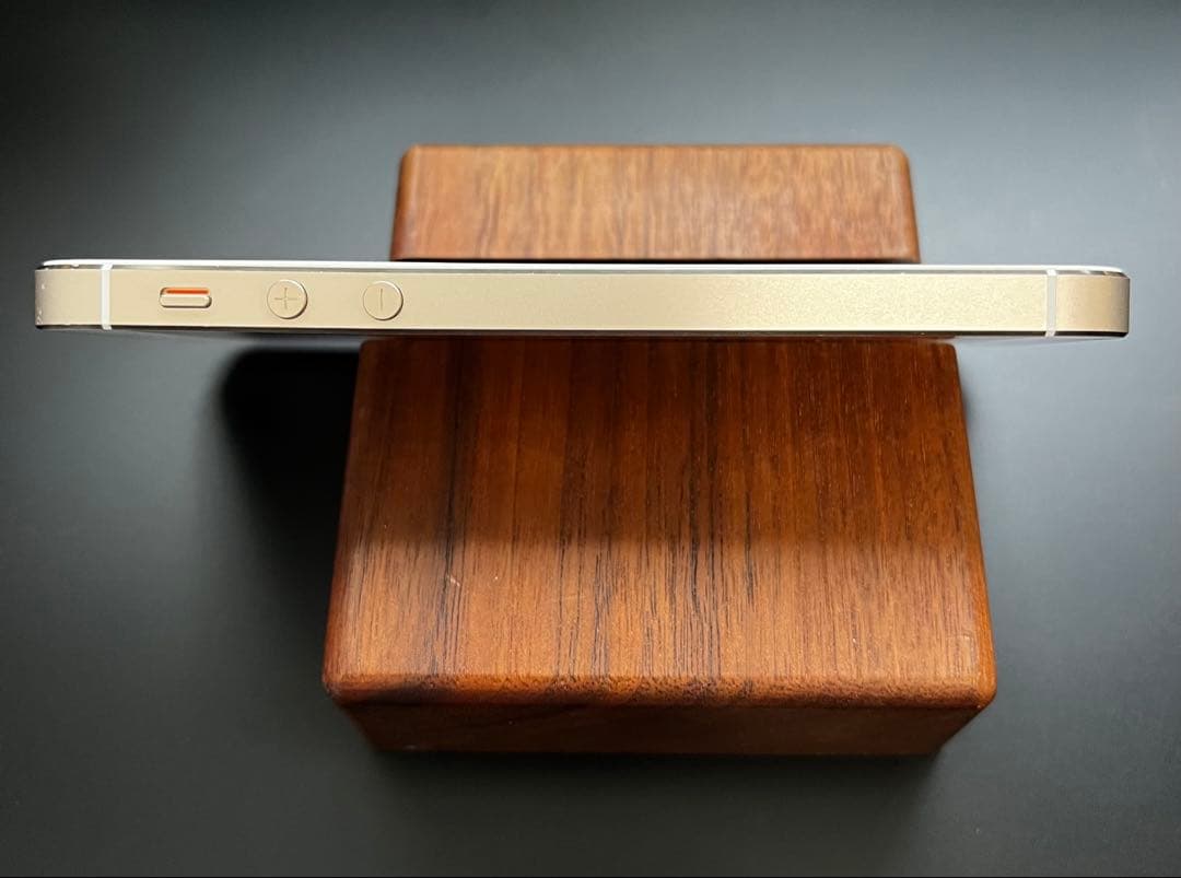 ✨バッテリー新品交換済✨Apple iPhone 5s Gold 32GB