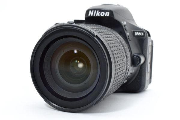 Nikon D5600 AF-S 18-135mmレンズセット　SDカード付