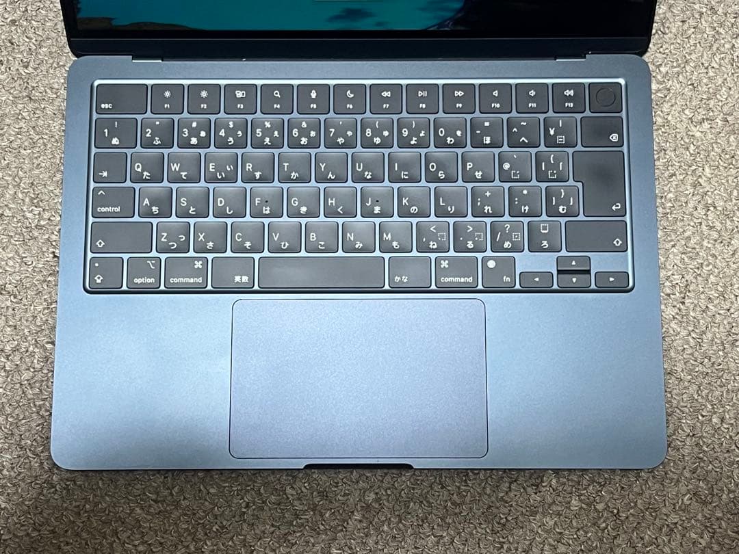 【美品】M2 MacBook Air（256GB）メモリ8GB放電40回カバー付