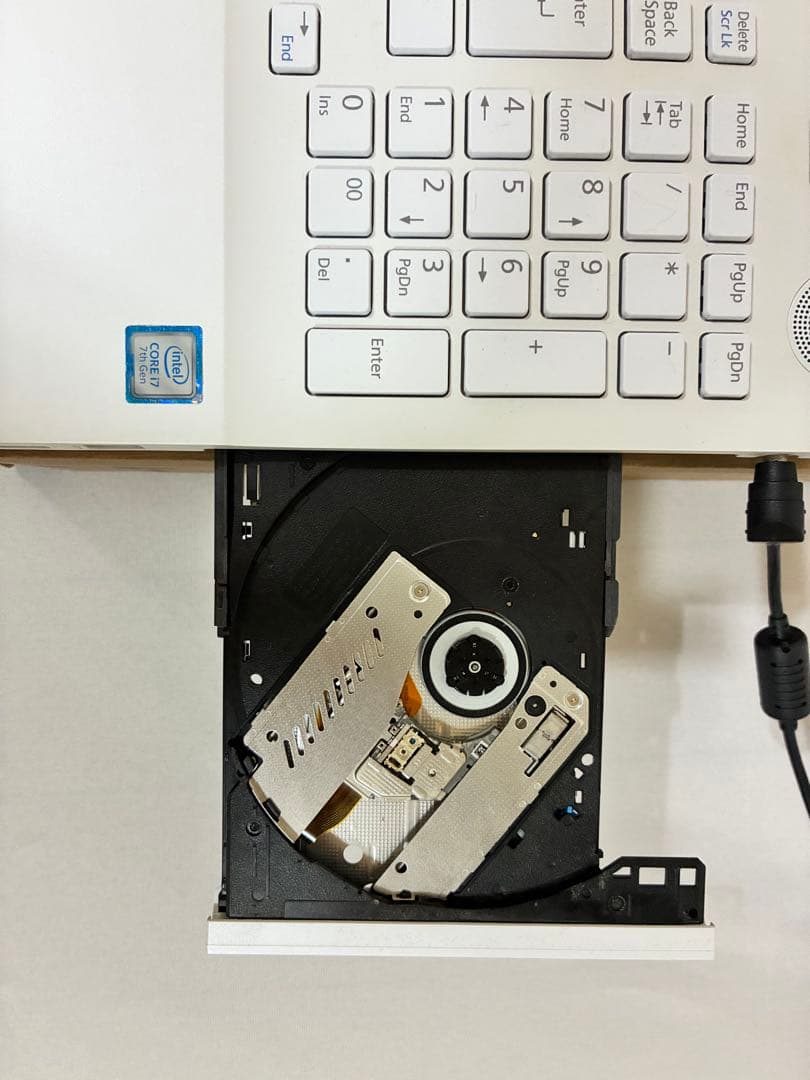 H*C様 富士通ノートPC ホワイト　LIFEBOOK AH51/C3 FMVA