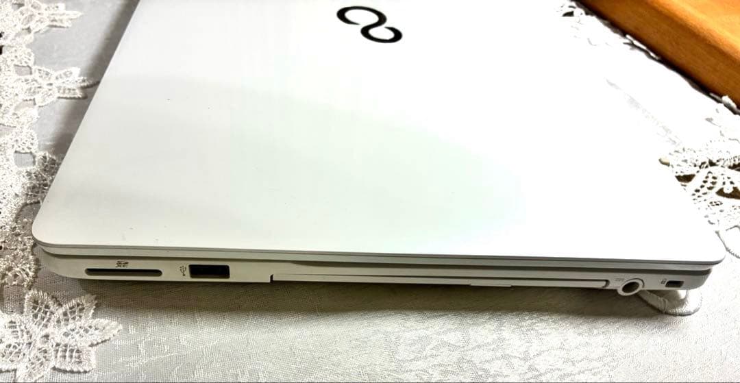 H*C様 富士通ノートPC ホワイト　LIFEBOOK AH51/C3 FMVA