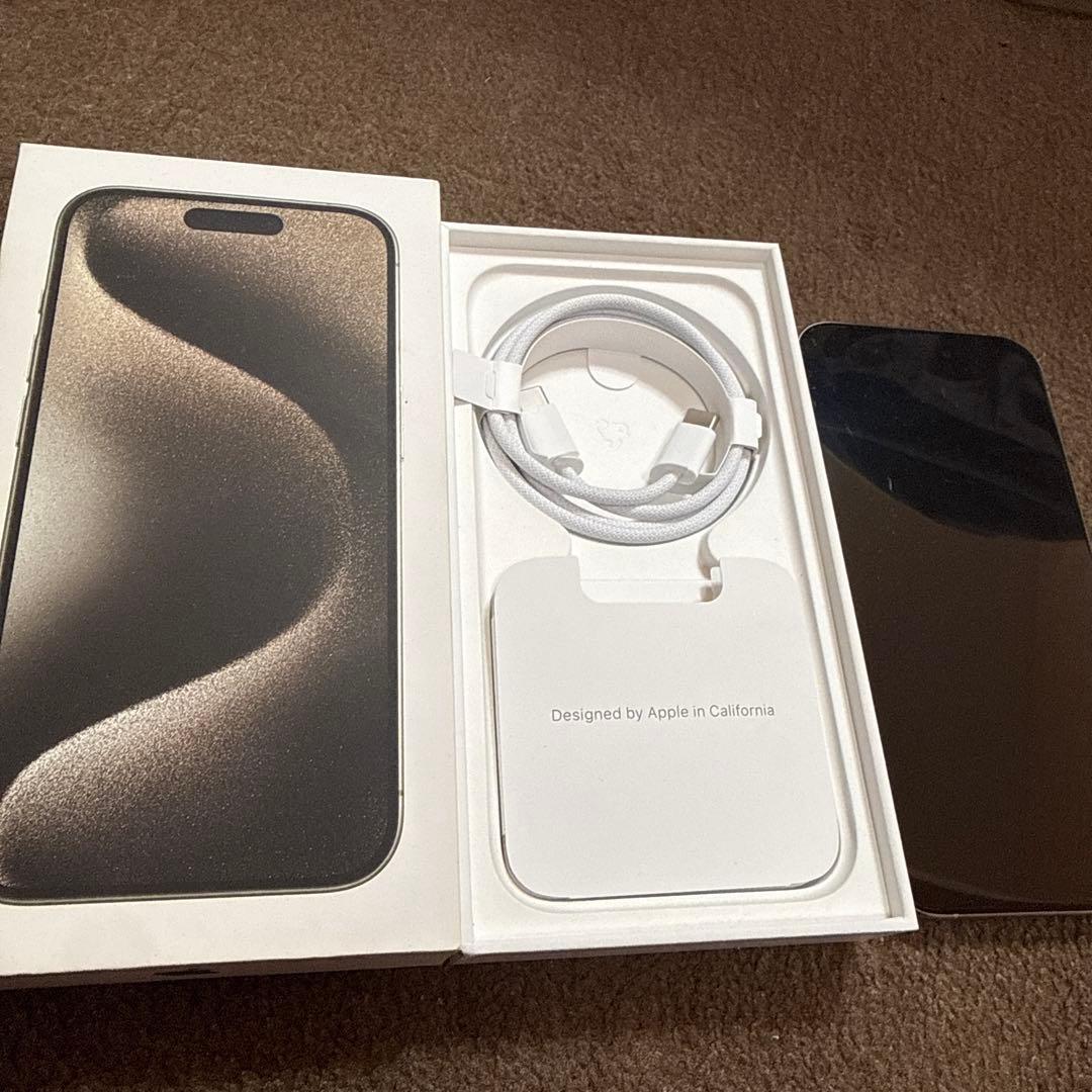 iPhone15pro 本体　ケース付き