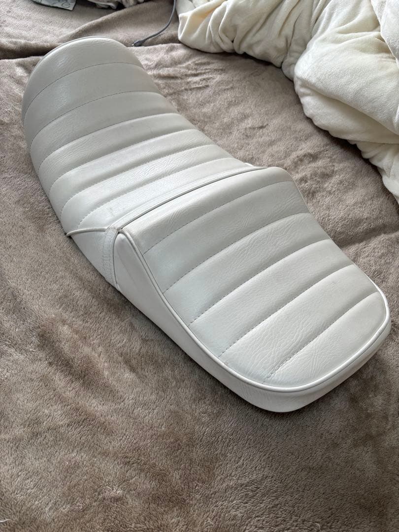 バイク シート ホワイト ストライプ