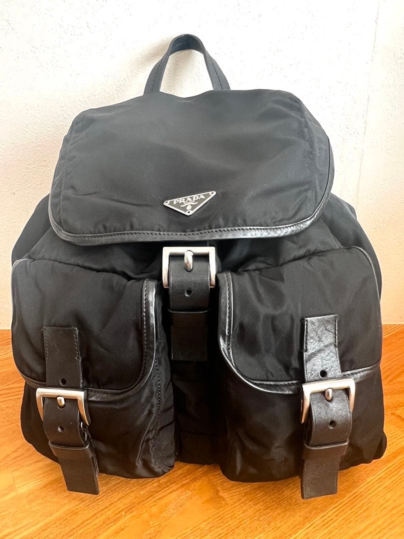PRADA ナイロンリュック バック　黒　三角プレート