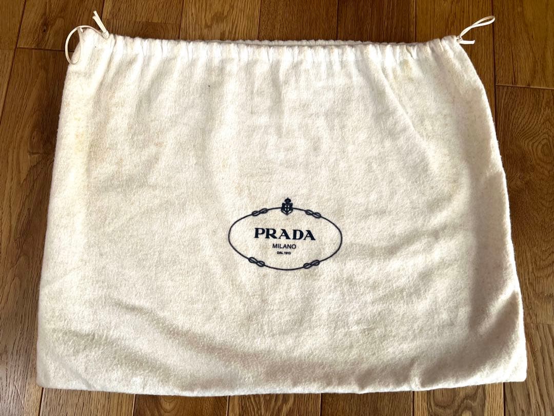 PRADA ナイロンリュック バック　黒　三角プレート