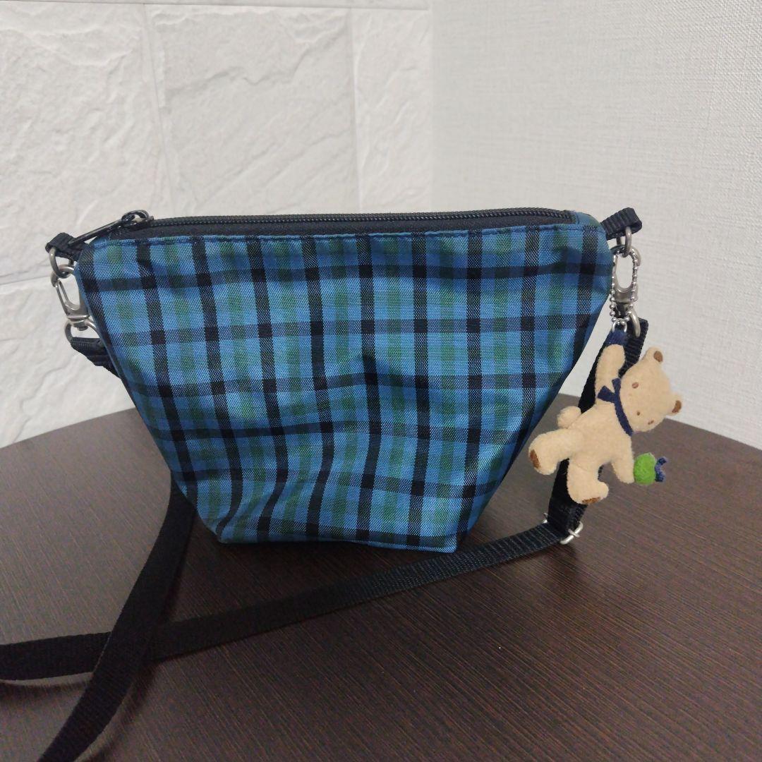 ファミリア familiar ショルダーバッグ ポシェット くまのチャーム付き