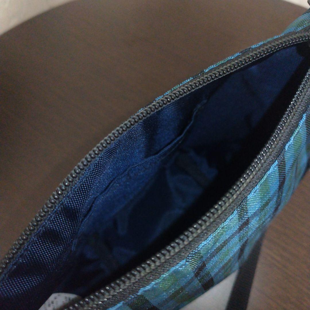 ファミリア familiar ショルダーバッグ ポシェット くまのチャーム付き