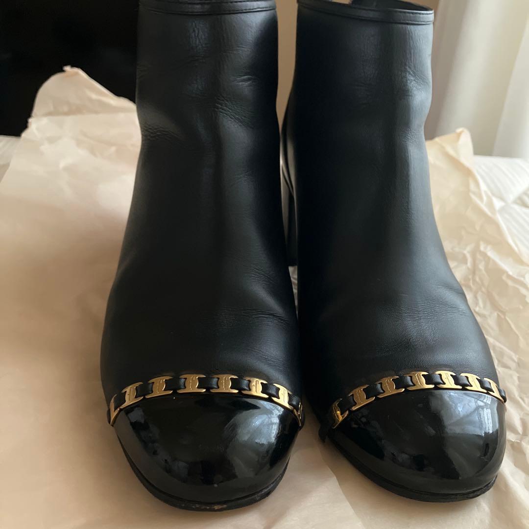 フェラガモ ヴァラチェーン　ショートブーツ　6D