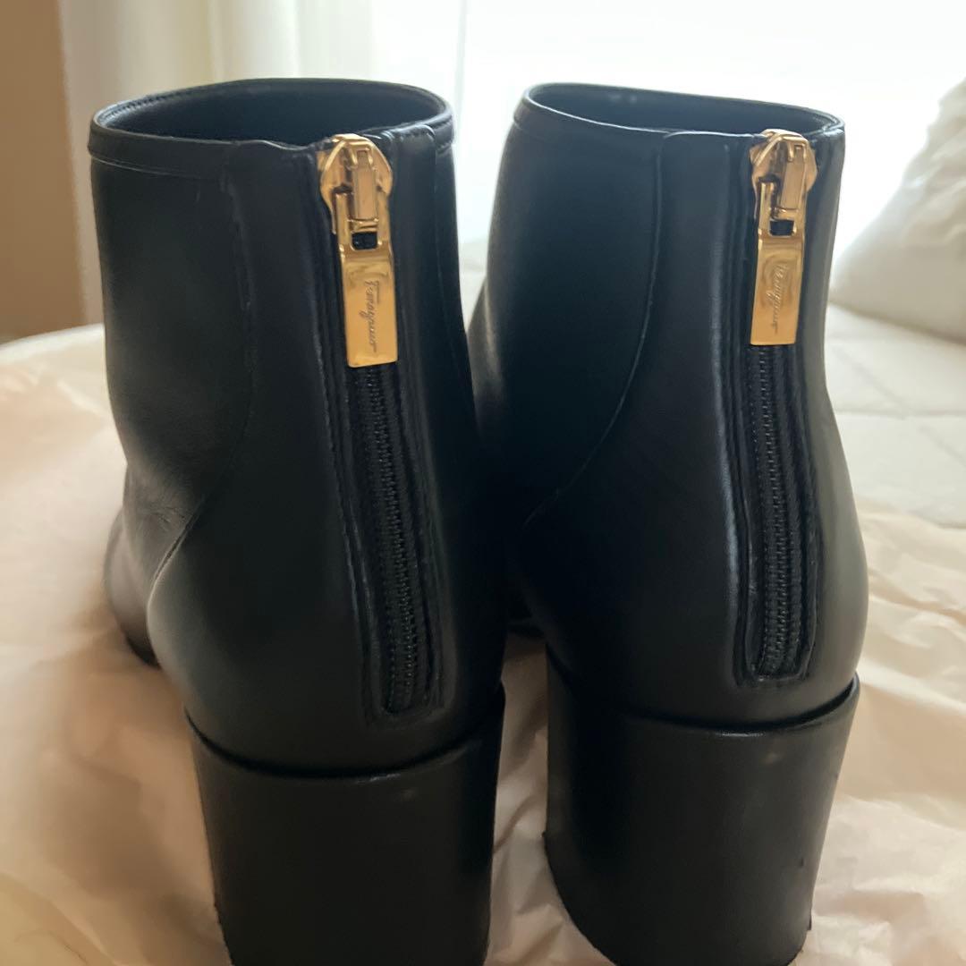 フェラガモ ヴァラチェーン　ショートブーツ　6D