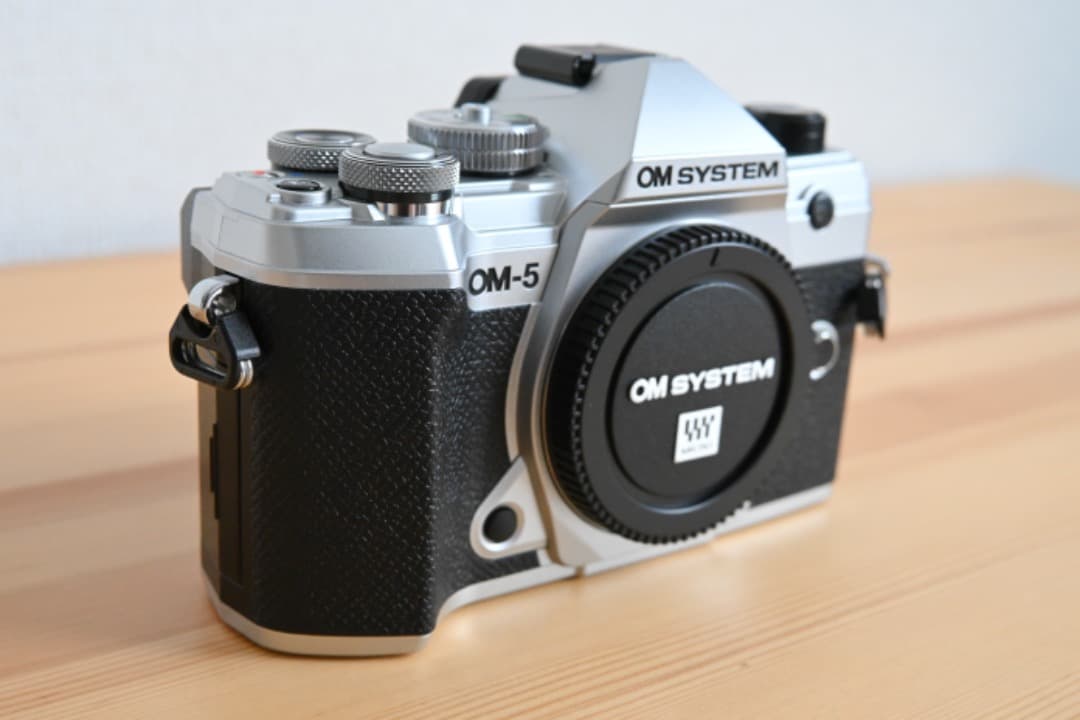 【新品級】OM SYSTEM OM-5 ボディー シルバー