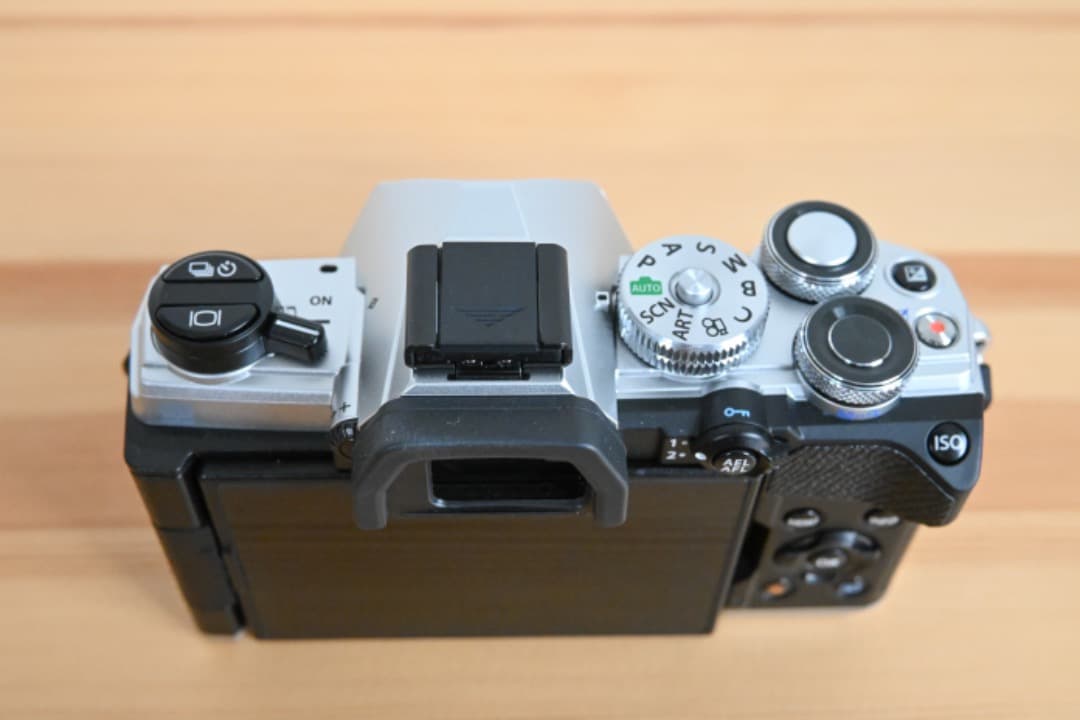 【新品級】OM SYSTEM OM-5 ボディー シルバー