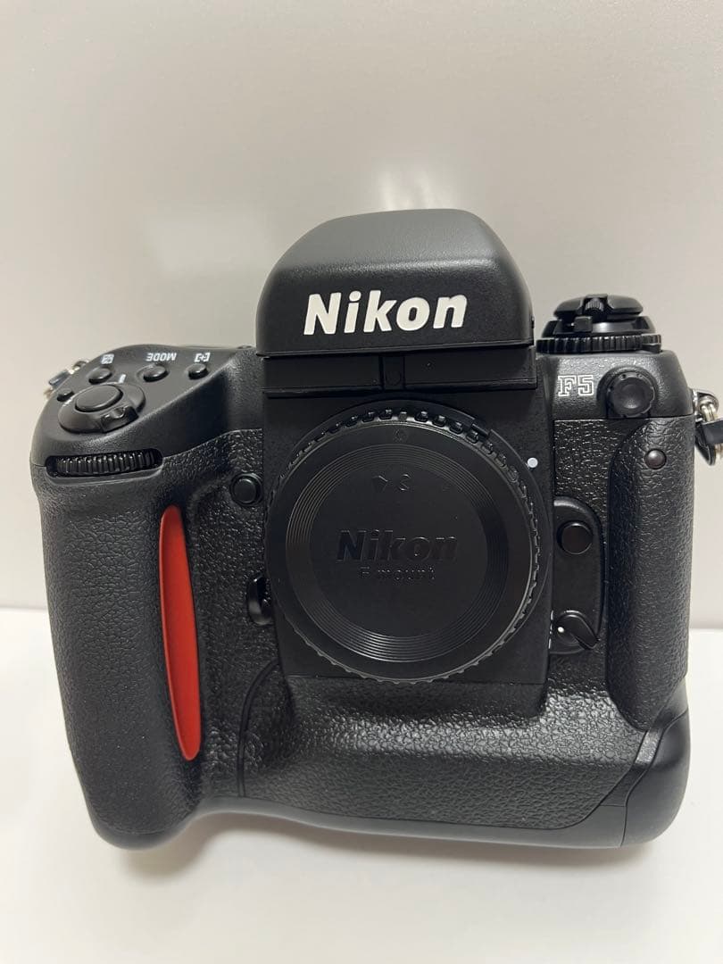 Nikon F5＋ズームレンズ＋純正フォーカシングスクリーン＋純正ケース