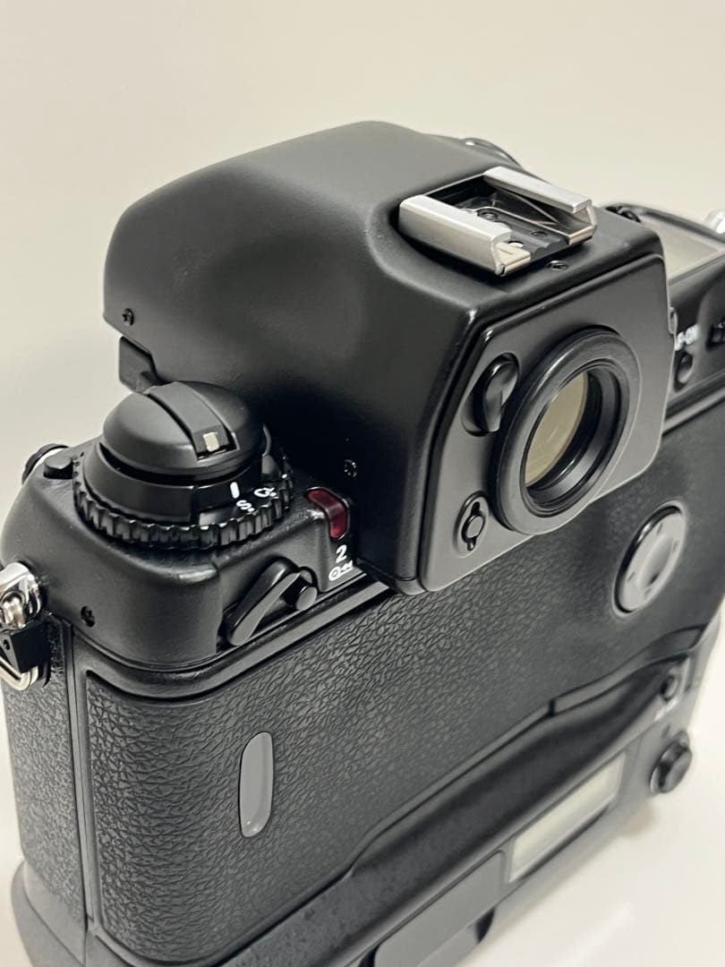 Nikon F5＋ズームレンズ＋純正フォーカシングスクリーン＋純正ケース