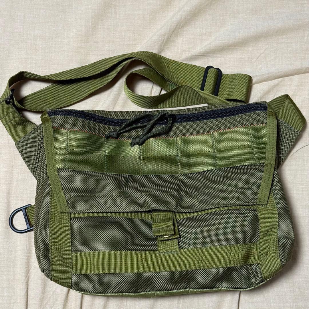 Beams x BRIEFING FLEET MESSENGER BAG カーキ