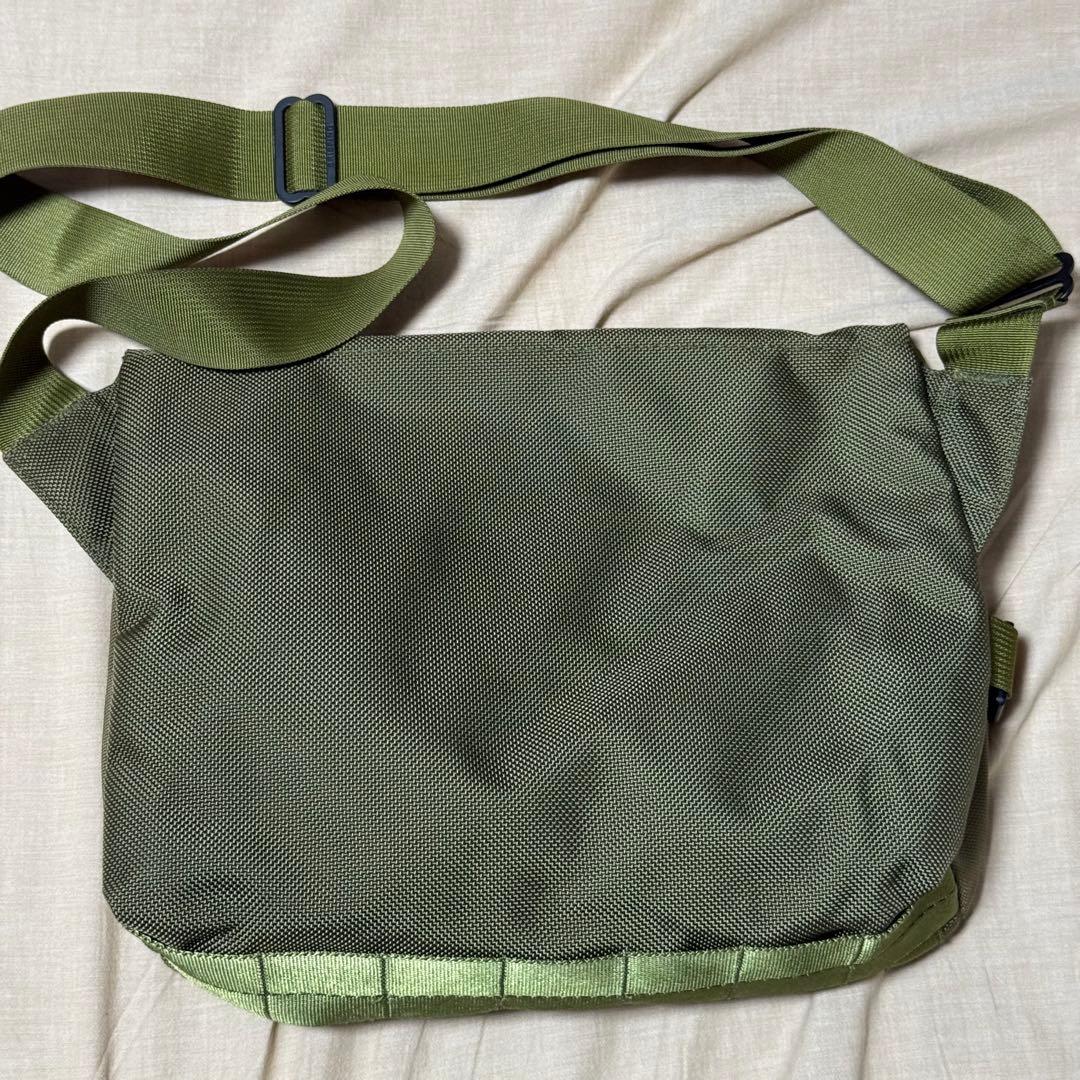 Beams x BRIEFING FLEET MESSENGER BAG カーキ